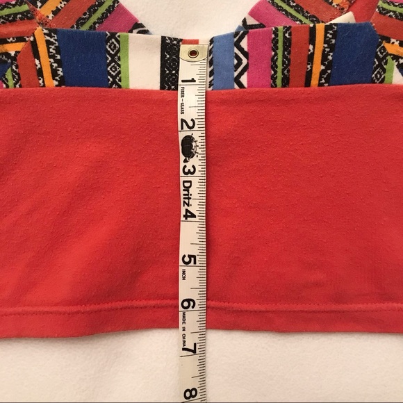 Colorful Comfy Cute Crop Top! EUC Workout or Wear Out - Picture 6 of 11